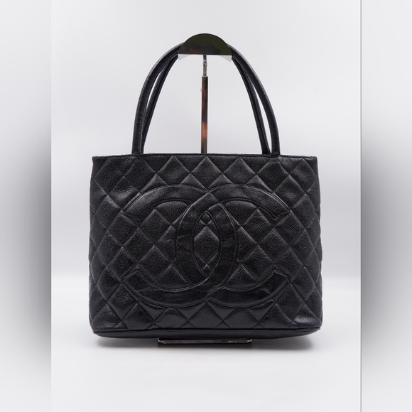 BN27 ❤️ Chanel Black Caviar Medallion Tote Bag - Picture 1 of 14